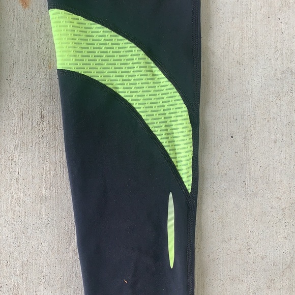 UNDER ARMOUR Black and Yellow Leggings - Picture 4 of 5